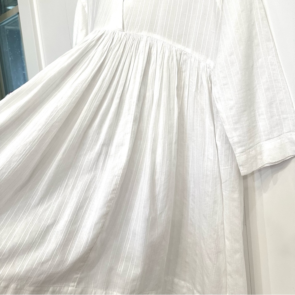 ANTHROPOLOGIE x HD in Paris Pinstripe Pleated 3/4 Slv Crossover Top in White — 4 - Picture 3 of 4